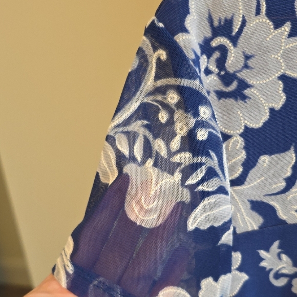 INC International Concepts Blue and White Floral Top - Picture 3 of 3